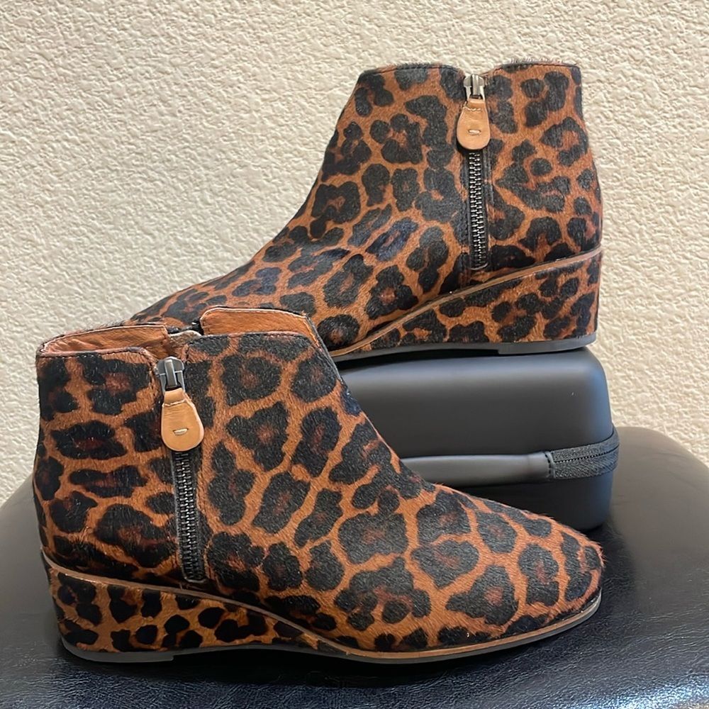 Gentle Souls by Kenneth Cole Ella Wedge Zip Booties Size 8